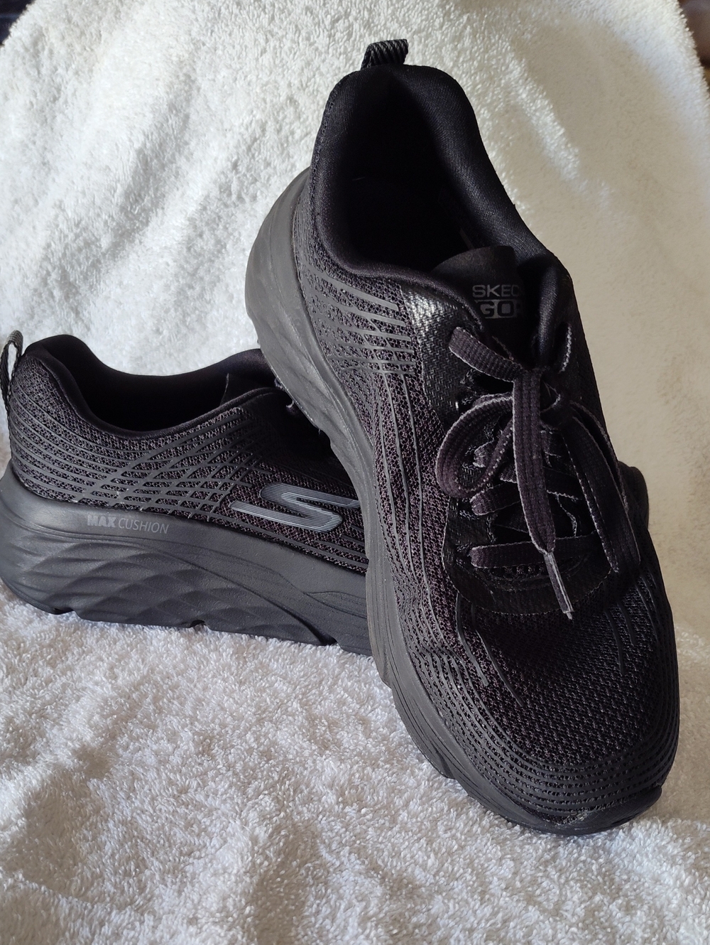 Skechers Gorun Air Cooled Goga Mat Women's Black Max Cushion Athletic Sneakers
